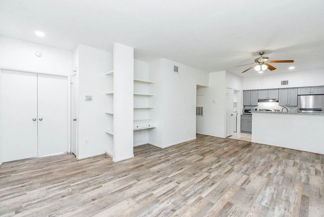 2626 Holly Hall Street 307, Houston