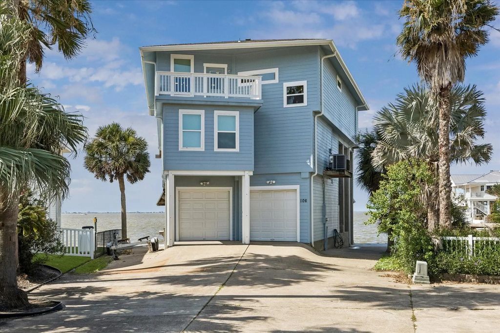 106 Quayside Drive, Tiki Island