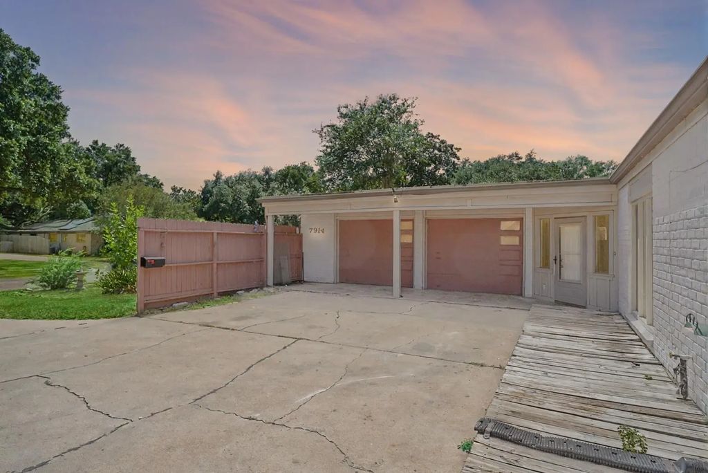 7914 Braes Meadow Drive, Houston