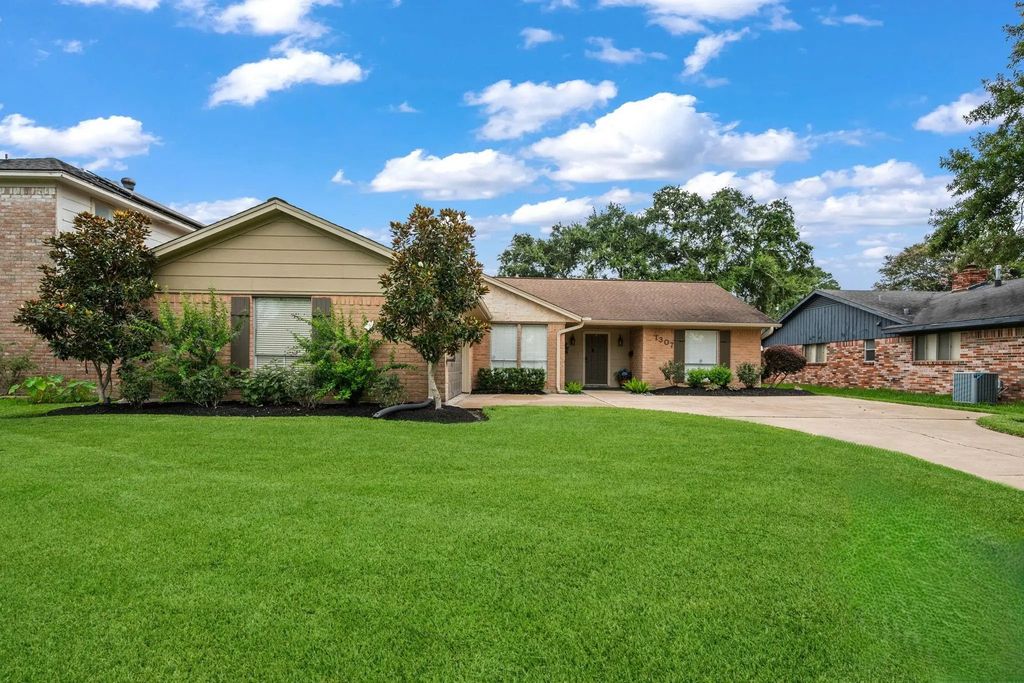1307 Creek Hollow Drive, Seabrook