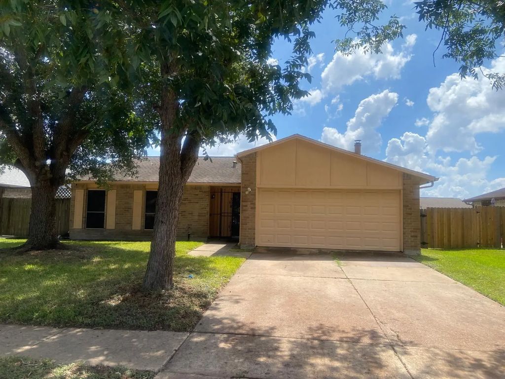 15607 Summer Briar Court, Houston