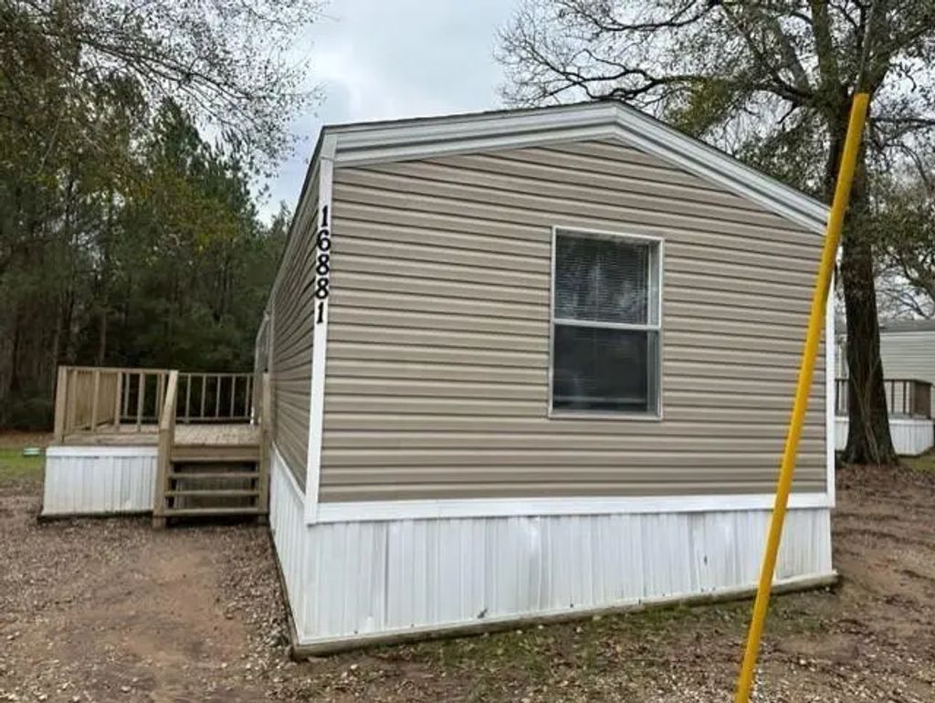 16881 Interstate 45 North N, Willis