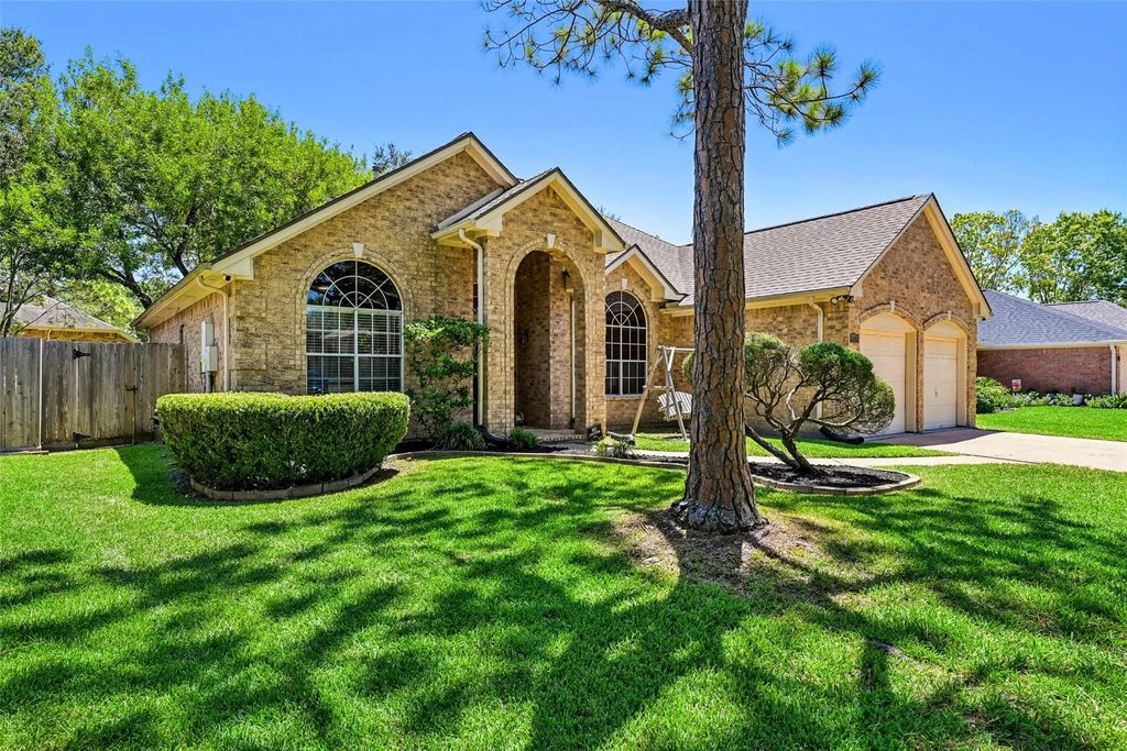 124 Crimson Bay Drive, League City