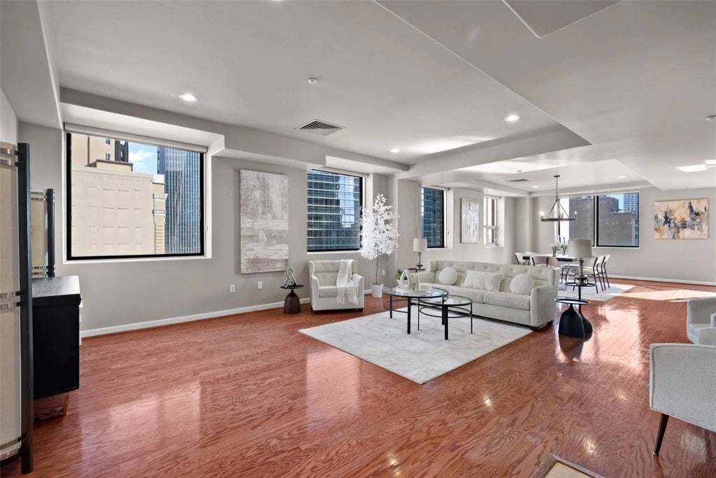 914 Main Street 1902, Houston