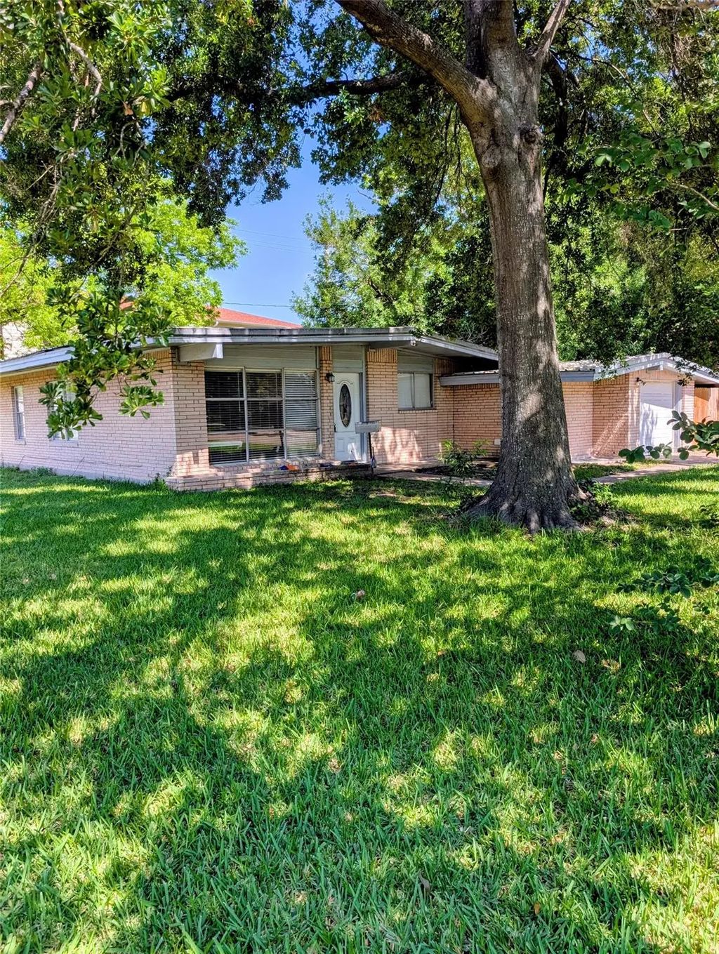 146 W Brenda Street, Houston