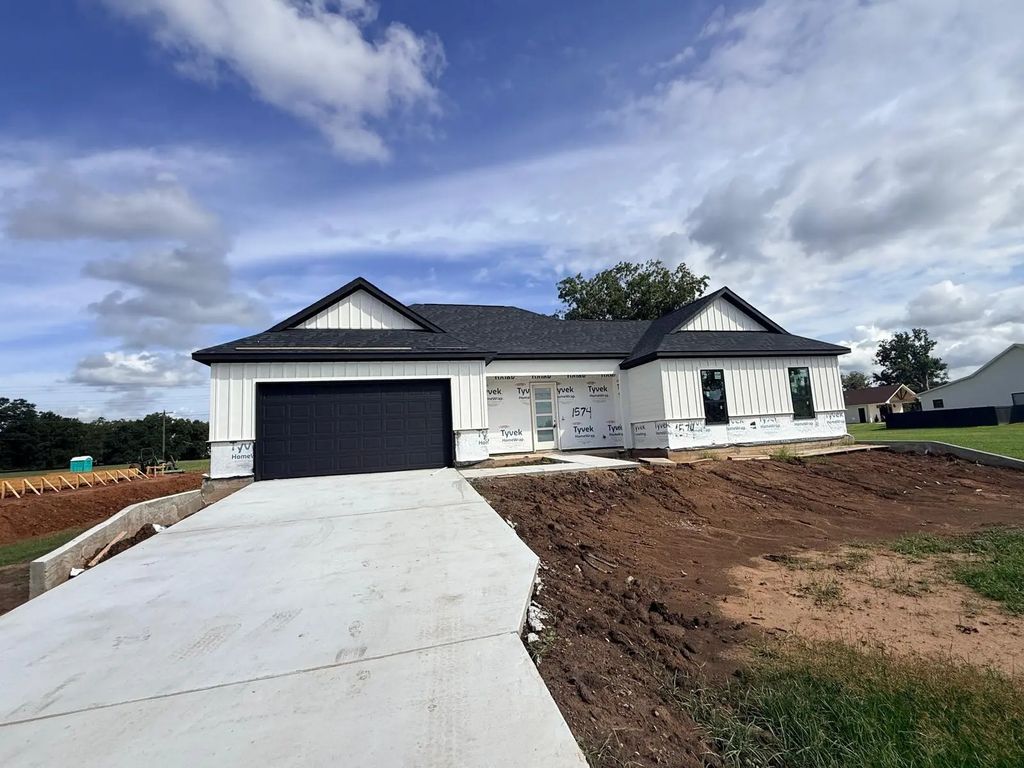 1574 Quarter Horse Trail, Angleton
