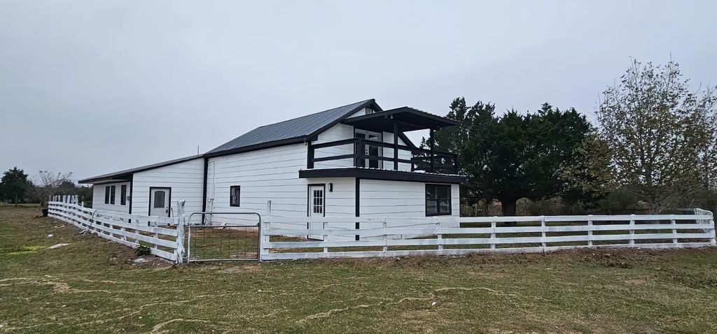 2786 Old Columbus Road N, Sealy