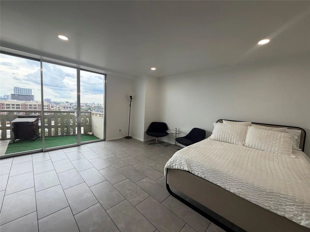 2016 Main Street 916, Houston