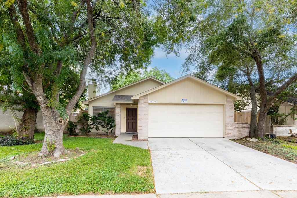 10722 Highland Woods Drive, Sugar Land