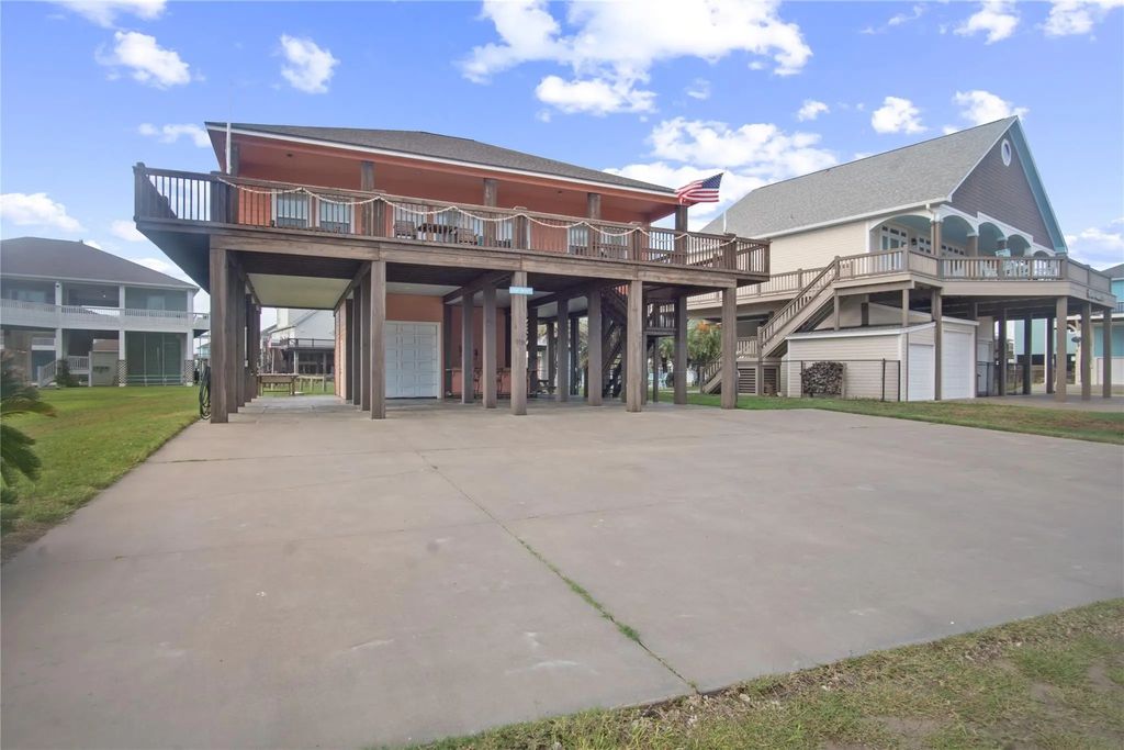 2691 Gillespie, Crystal Beach