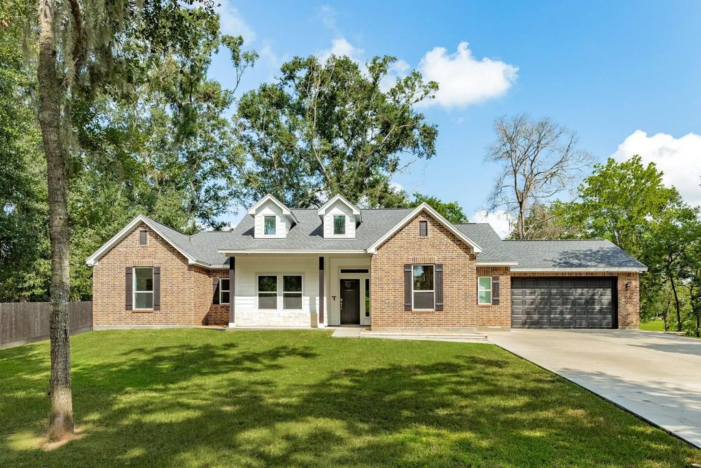 1219 Chuckwagon Court, Angleton