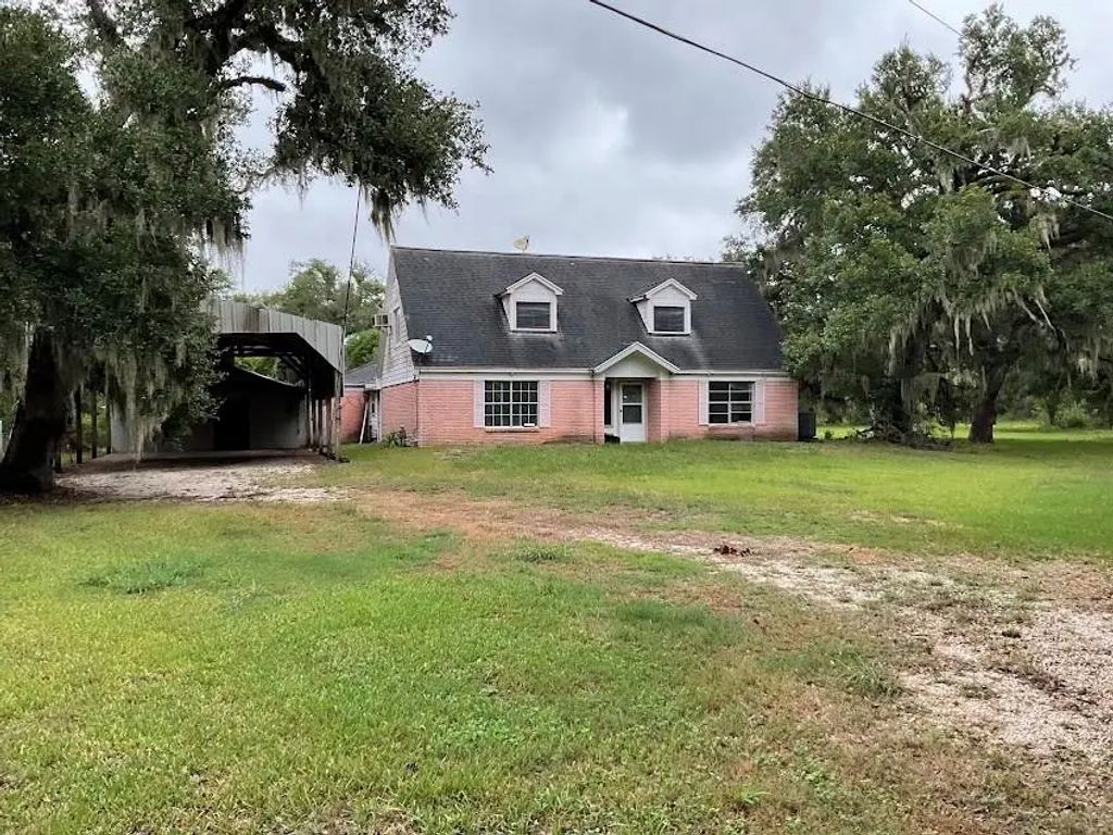 543 Bluebonnet Drive, Freeport
