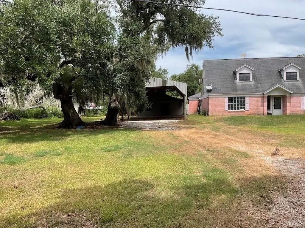 543 Bluebonnet Drive, Freeport