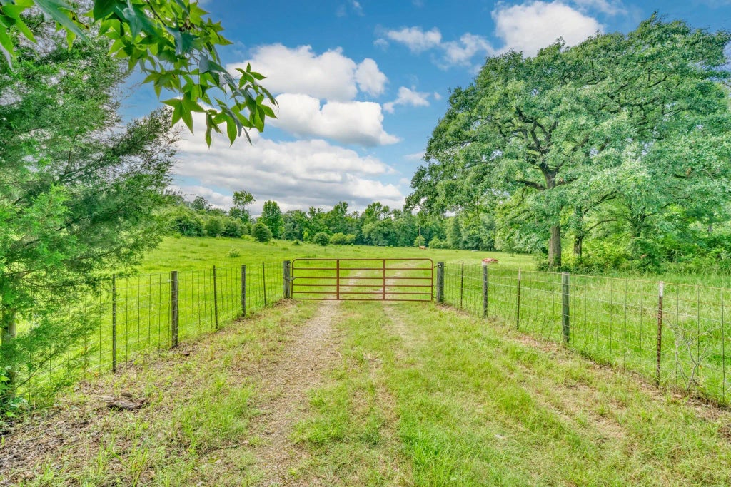 6443 Us Highway 79 W, Buffalo