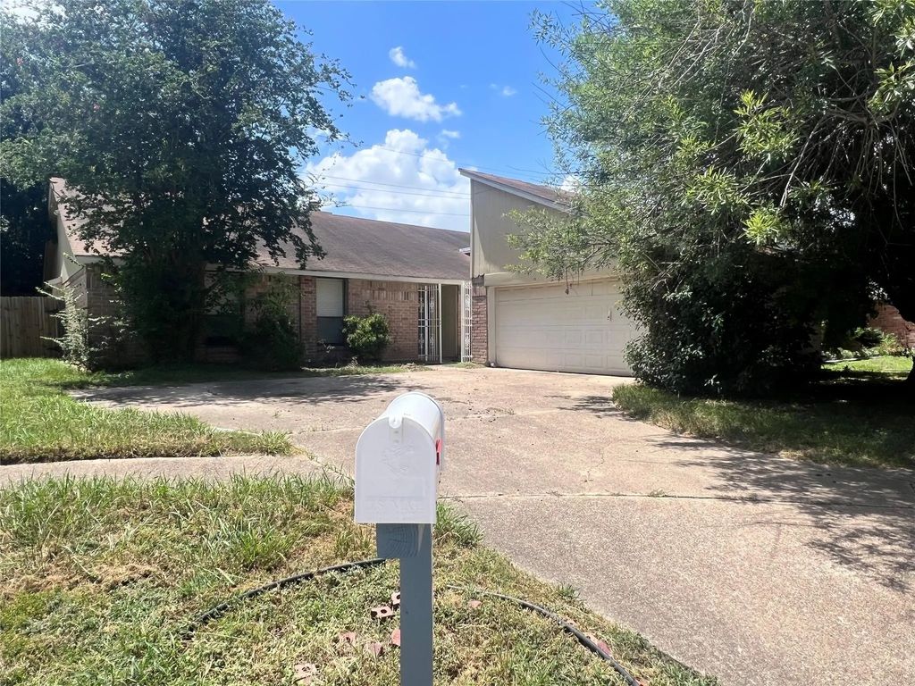 8807 Lakeside Forest Drive, Houston
