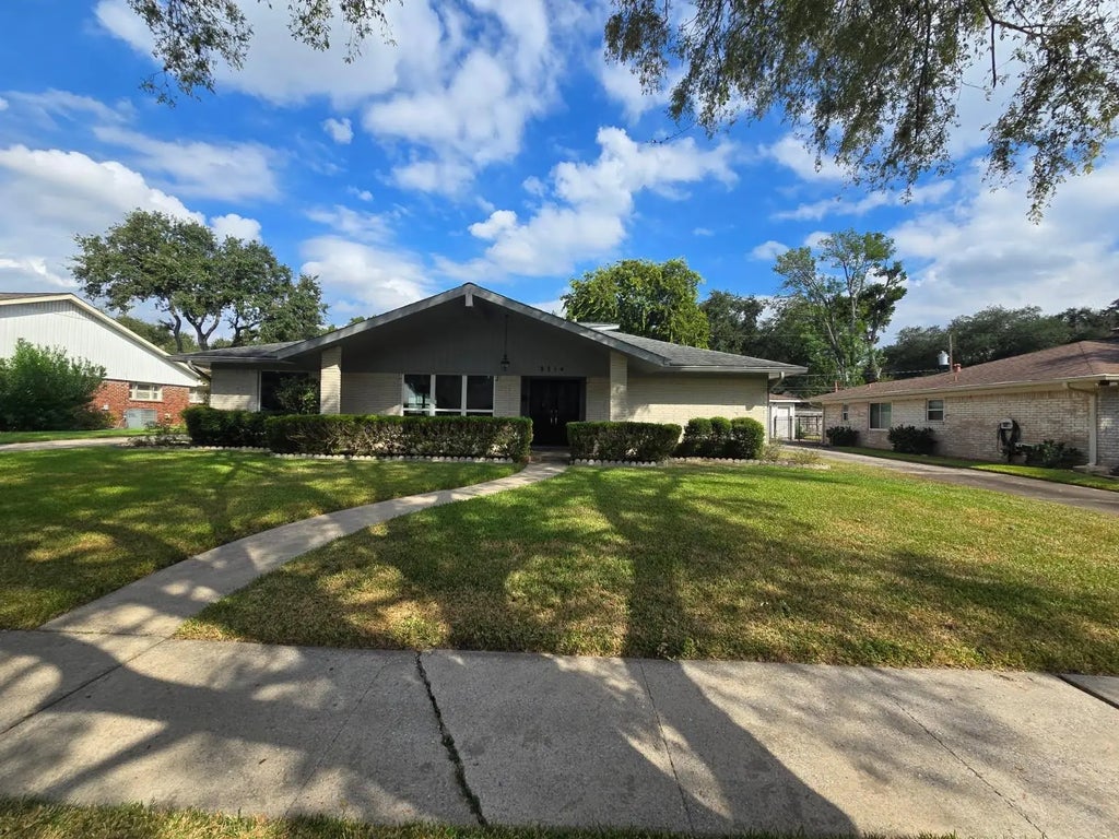 8314 Burning Hills Drive, Houston