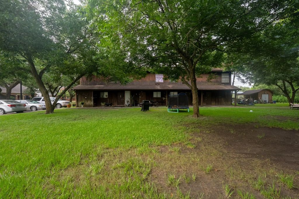 2308 Avenue L, Bay City