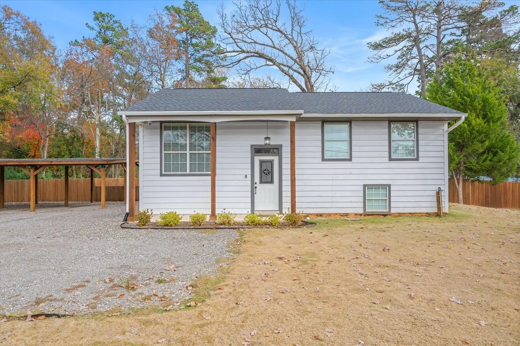 2422 Old Omen Road, Tyler