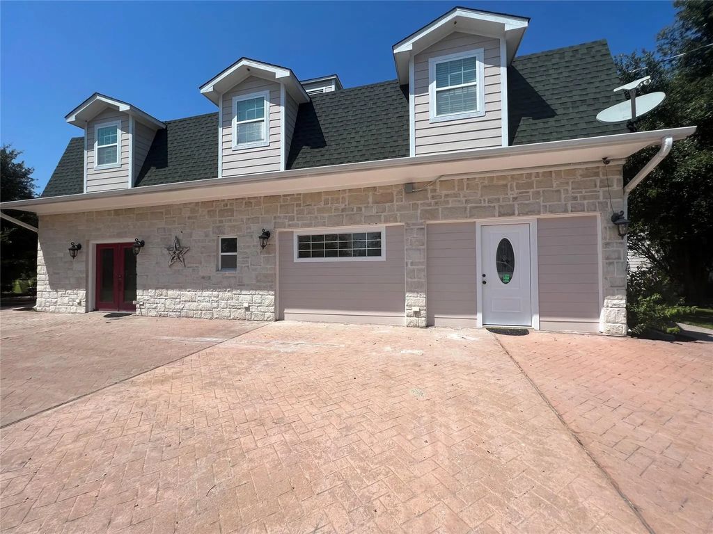 9500 Mayfield Avenue E, Shiro