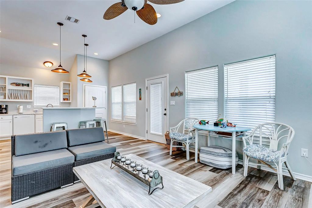 877 Palmetto Drive, Crystal Beach