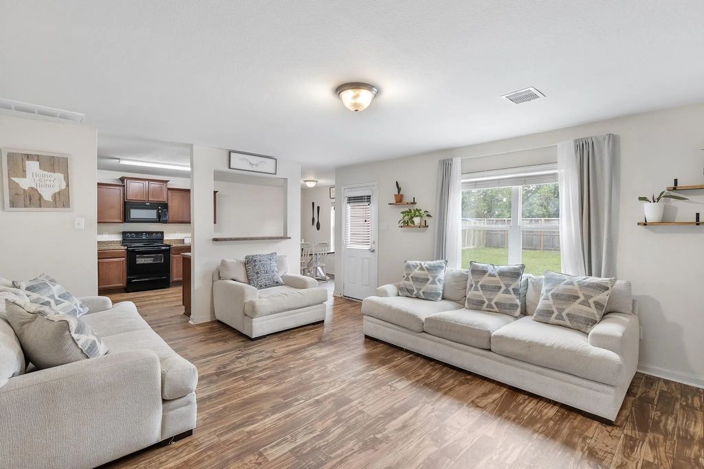 10035 Meadow Mill Forest Lane, Houston