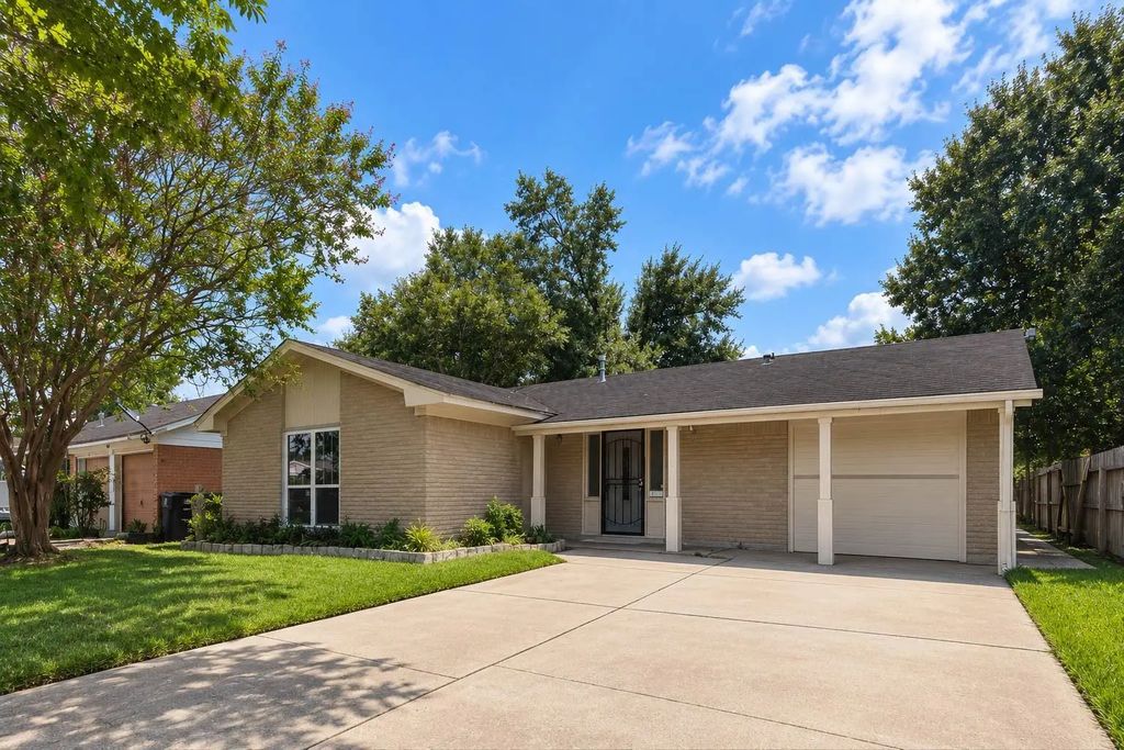 3719 Heatherbrook Drive, Houston