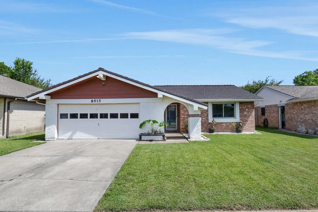 8515 Oakhaven Road, La Porte