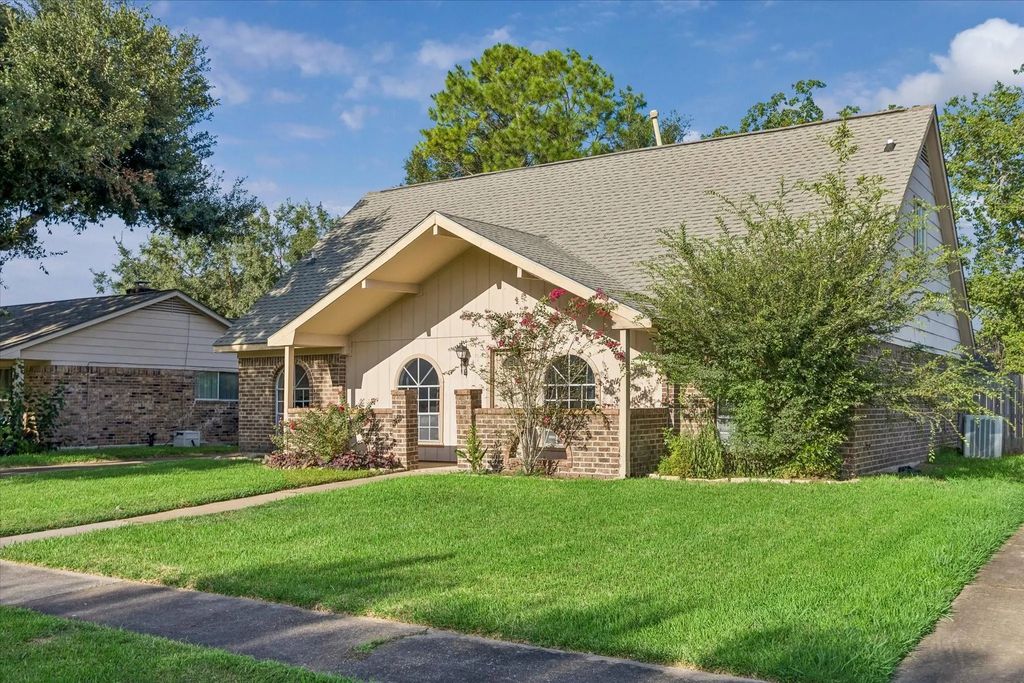 3111 Apple Drive, Missouri City
