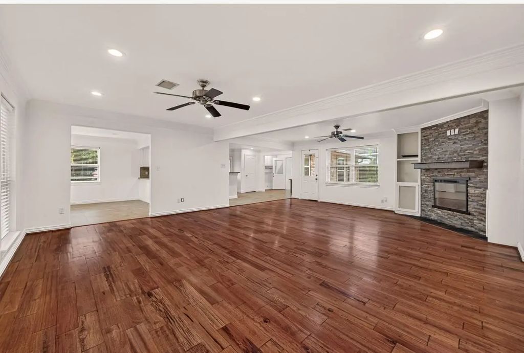 8522 Westview Drive, Houston
