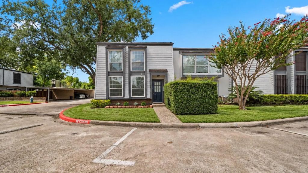 10211 Beekman Place Drive Drive, Houston