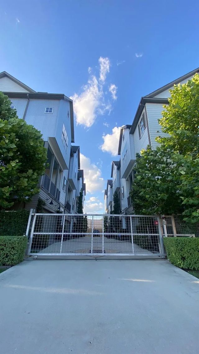 2230 Lou Ellen Lane D, Houston