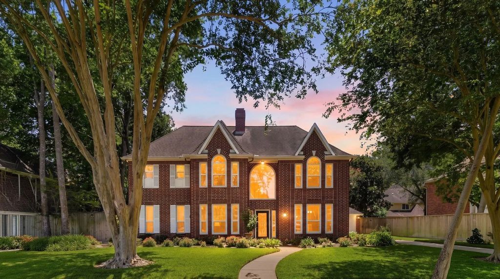 1014 Pinewood Lane, Seabrook
