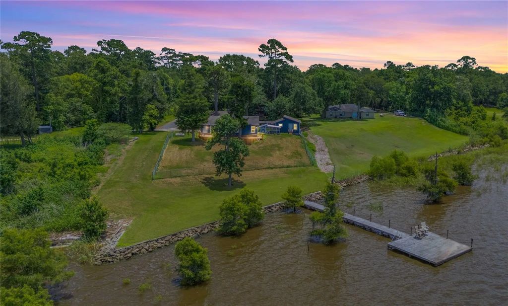 3843 Simon Road, Anahuac