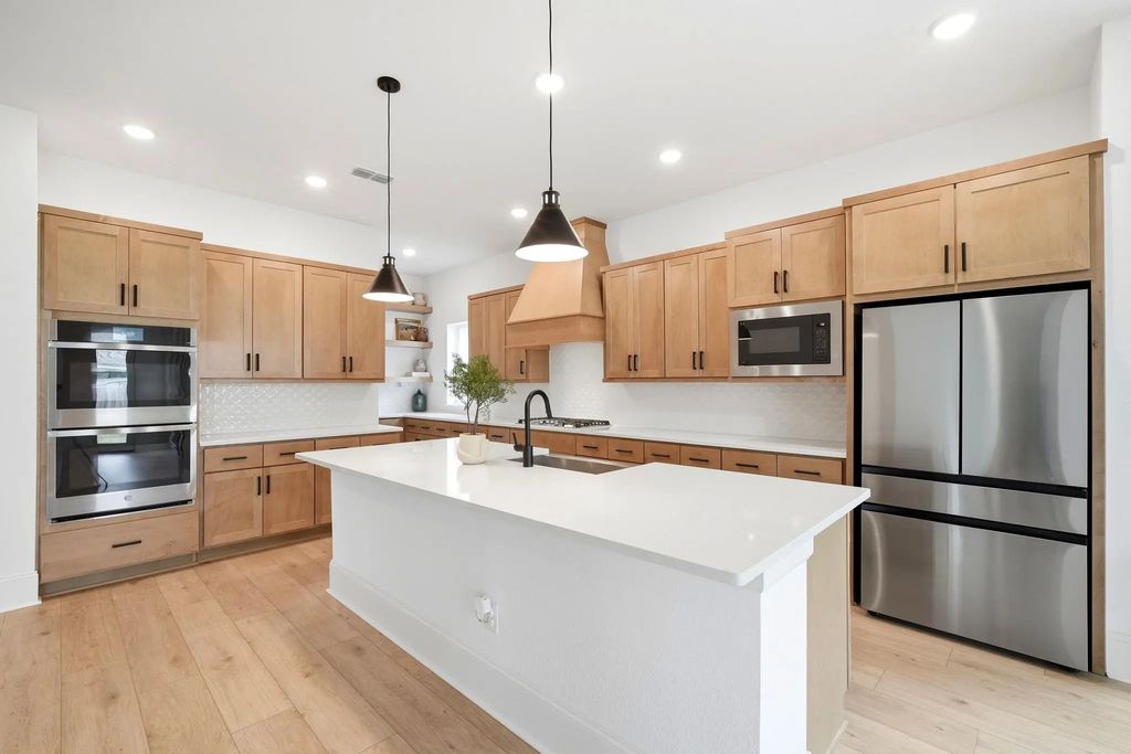 22214 Bushy Matgrass Lane, Cypress