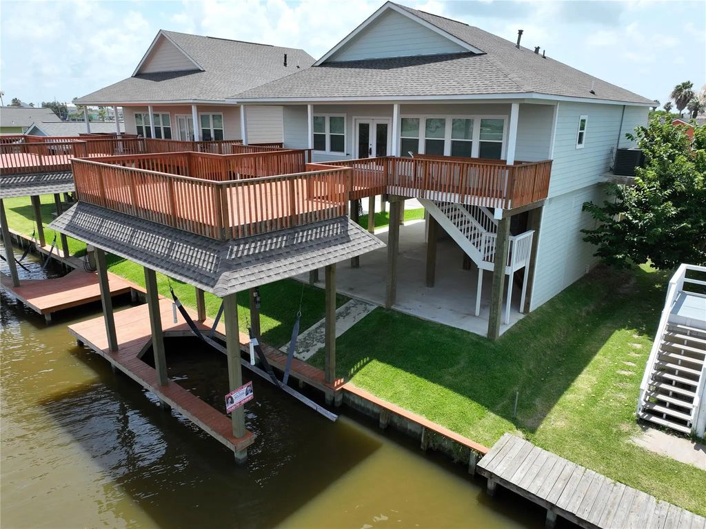 18 Edgewater, Bayou Vista