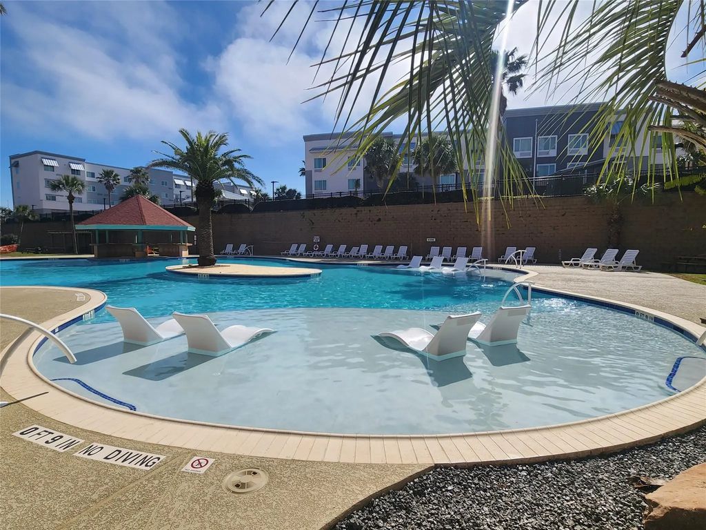 9520 Seawall Boulevard 108, Galveston