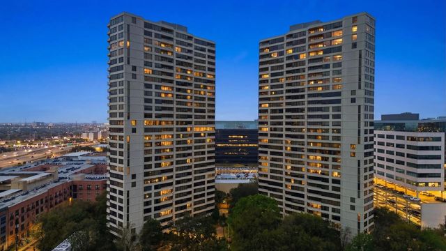15 Greenway Plaza 25j, Houston