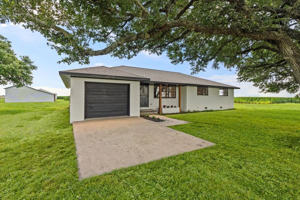 2606 Long Lane, Wallis