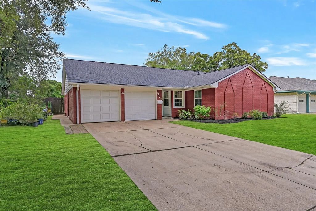 5403 Carmona Lane, Pearland