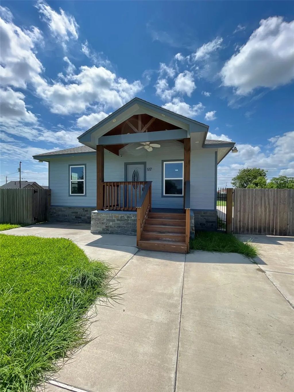 517 S Avenue G, Freeport