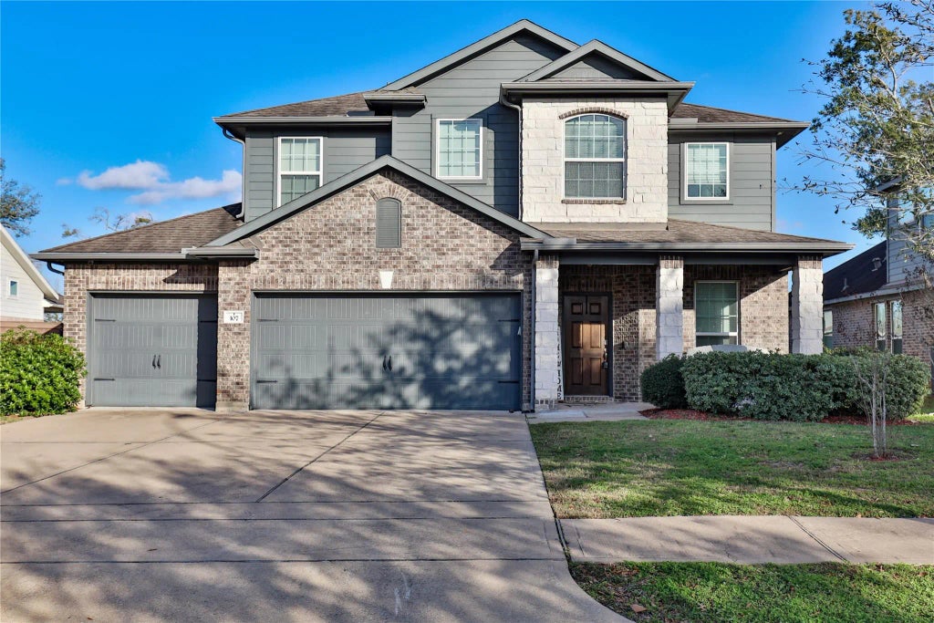 107 Forest Bend Court, Clute