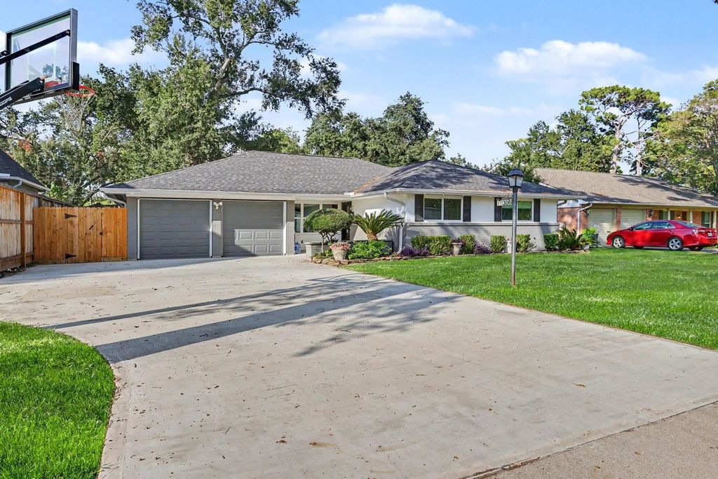 10306 Oakpoint Drive, Houston