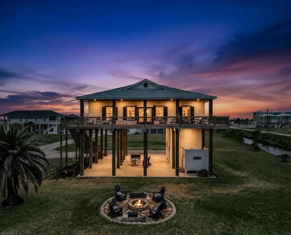 810 Casa Drive, Crystal Beach