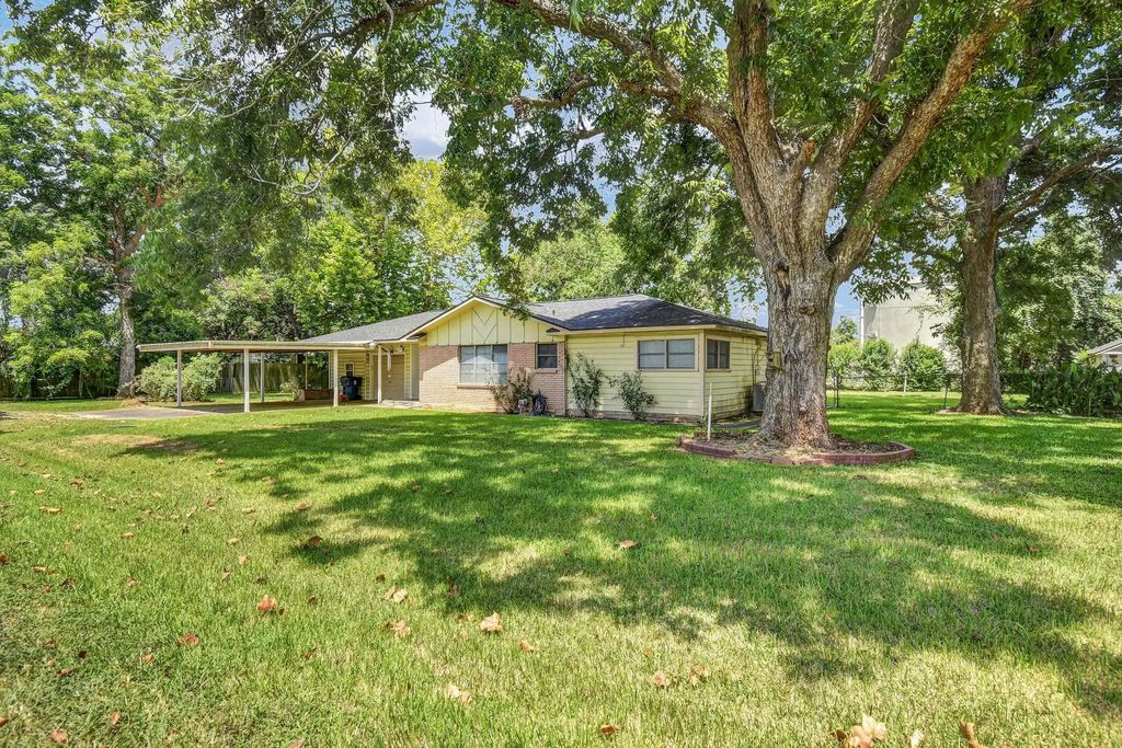 102 W Meadow Lane, West Columbia