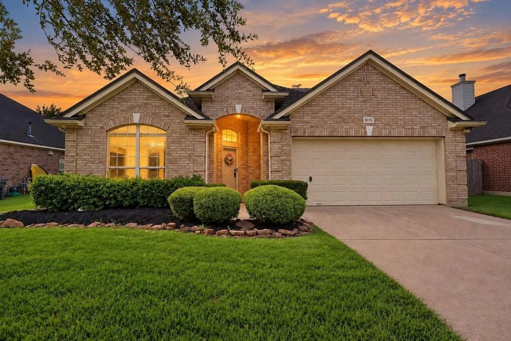 9010 Sunrise Trail, Pearland