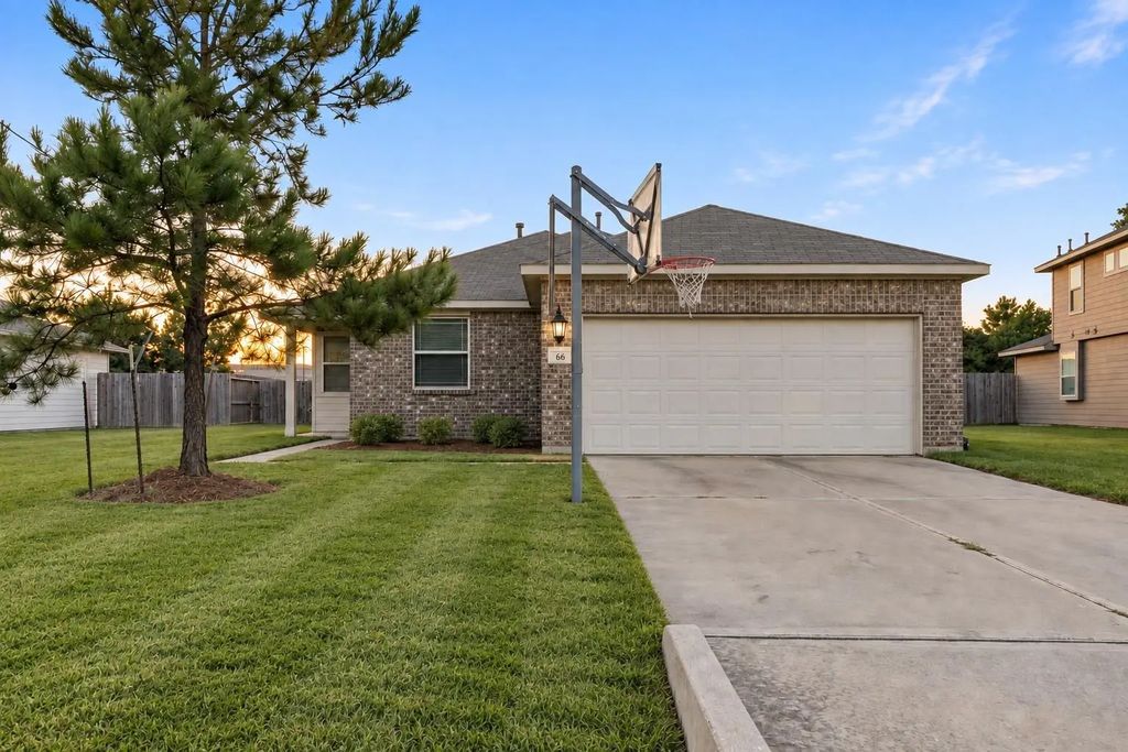 66 County Road 5102f, Cleveland