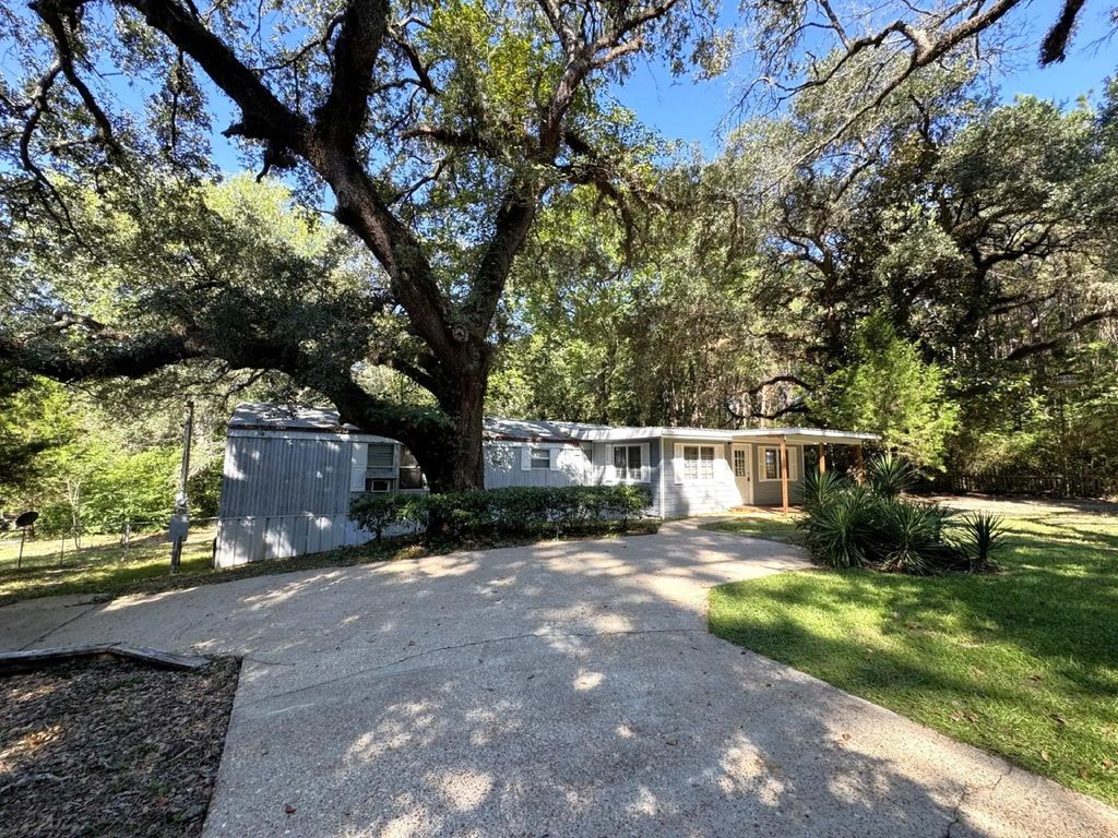 403 N Pitzer Street, Colmesneil