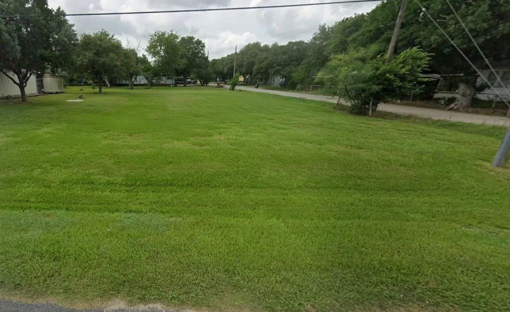 921 W Fifth Street Street, El Campo
