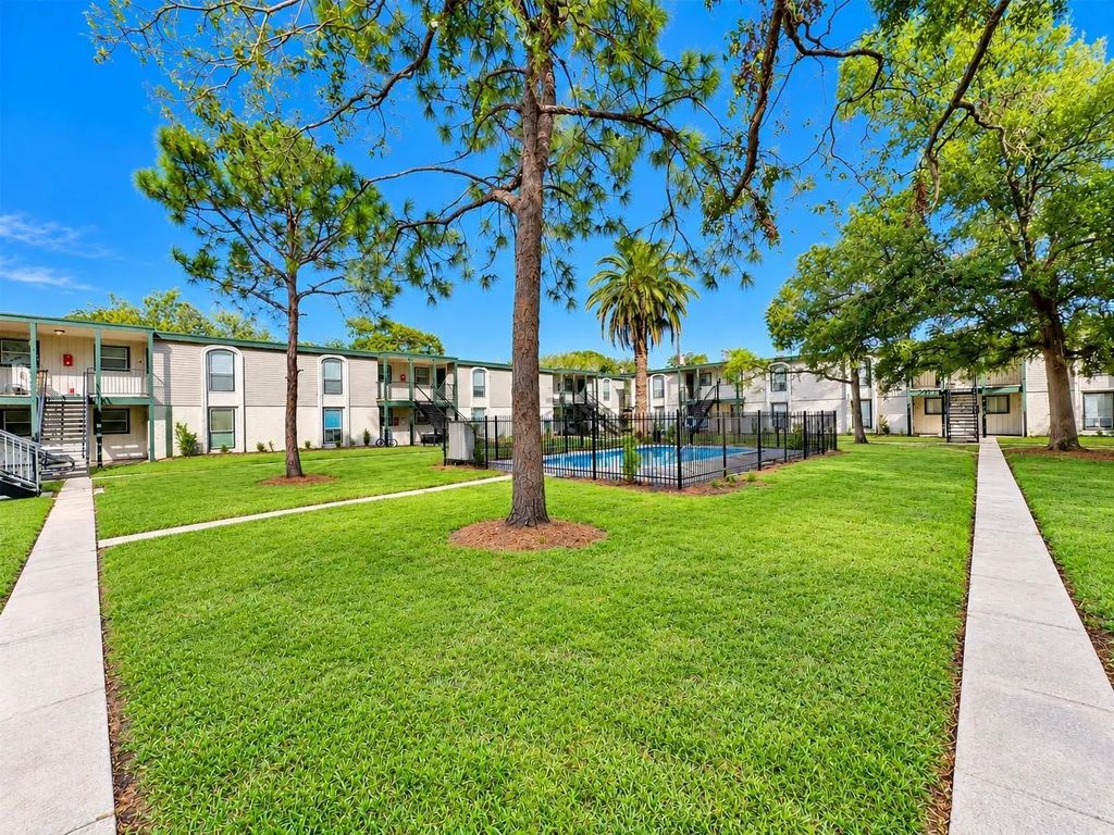 130 Oyster Creek Drive 22, Lake Jackson