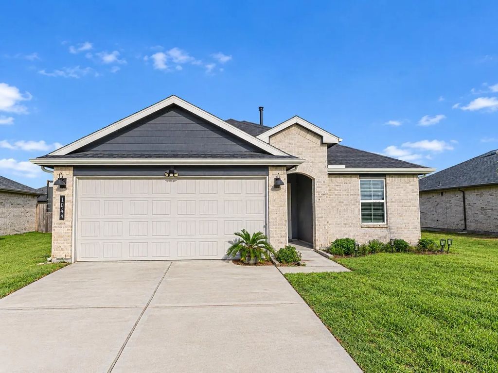 1044 Marina Bay Drive, Alvin